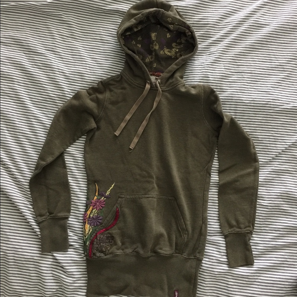✨2 for $25✨ Long dark green TNA hoodie